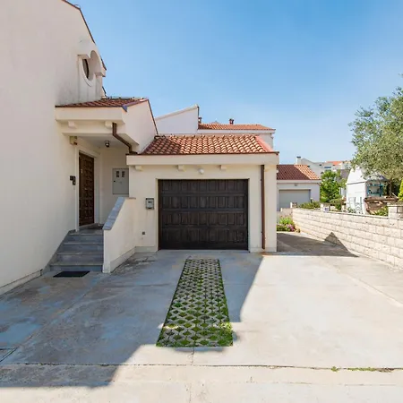 Maras-2 By Interhome Daire Diklo